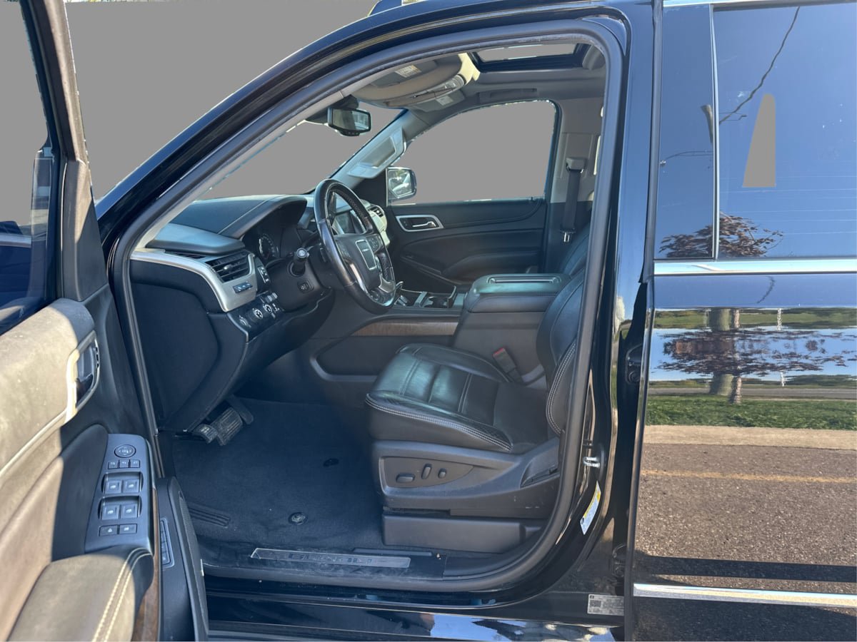 Used 2019 GMC Yukon Denali w/ Open Road Package AWD/4WD image 10