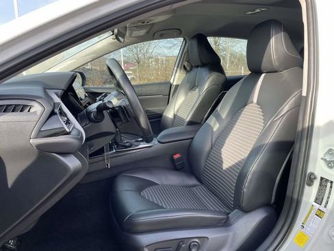 Used 2023 Toyota Camry SE image 19