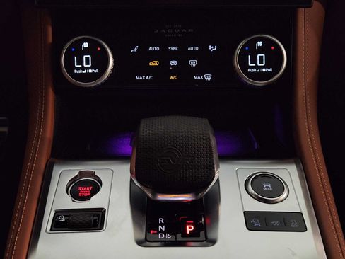 Used 2025 Jaguar F-PACE SVR 575 Edition AWD/4WD image 19