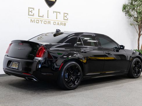 Used 2020 Chrysler 300 S w/ S Model Appearance Package RWD image 11