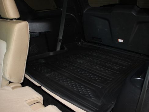 Used 2016 Ford Explorer XLT w/ Equipment Group 201A FWD image 27