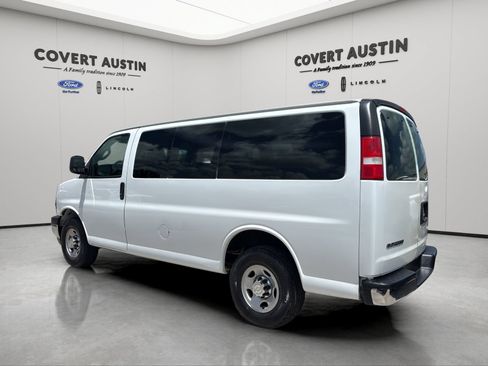 Used 2018 Chevrolet Express 3500 LT w/ LT Preferred Equipment Group RWD image 4