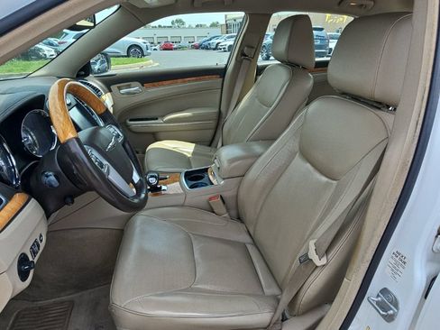 Used 2014 Chrysler 300 C RWD image 3