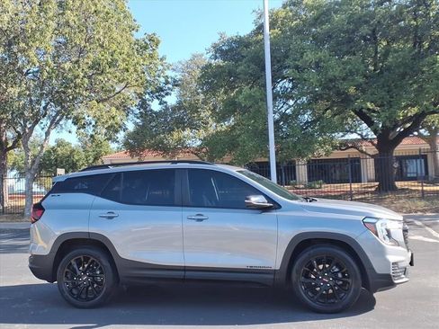 Used 2023 GMC Terrain SLE w/ Elevation Edition FWD image 4