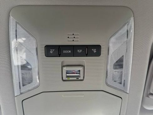 Used 2025 Toyota RAV4 XLE AWD/4WD image 34