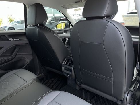 New 2026 Volkswagen Tiguan SE image 27