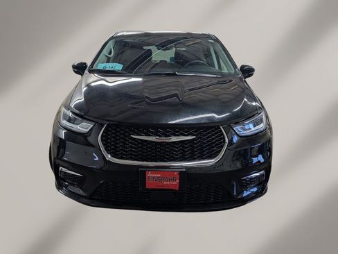 Used 2024 Chrysler Pacifica Touring-L image 32