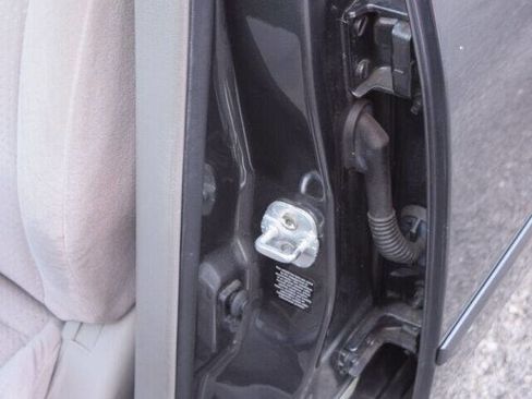 Used 2005 Nissan Maxima 3.5 SE image 25