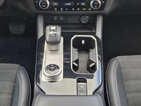 Used 2025 Mitsubishi Outlander AWD image 17