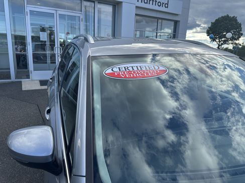 Certified 2024 Volkswagen Tiguan SE AWD/4WD image 9