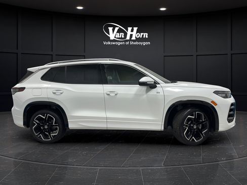 Used 2026 Volkswagen Tiguan SEL R-Line AWD/4WD image 2