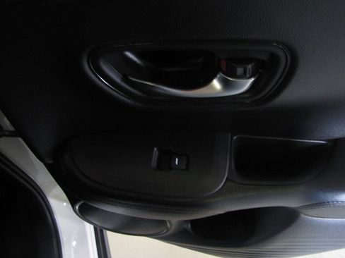 Certified 2025 Honda HR-V LX image 18