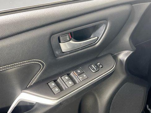 Used 2016 Toyota Camry XLE FWD image 17