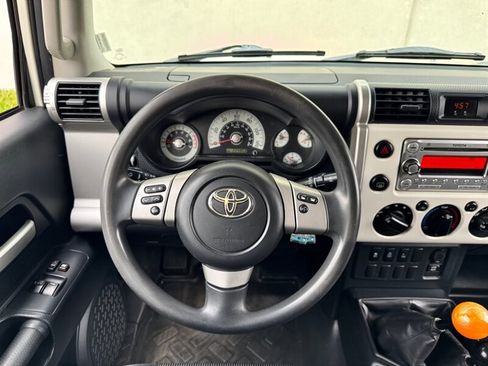 Used 2011 Toyota FJ Cruiser 4WD image 15