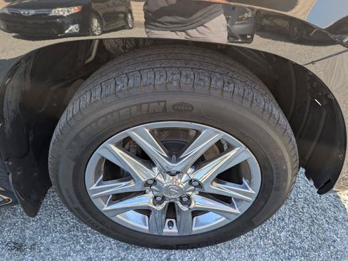 Used 2013 Lexus LX 570 4WD w/ Luxury Pkg w/Pre-crash image 4