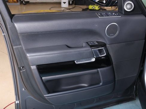 Used 2017 Land Rover Range Rover HSE image 39