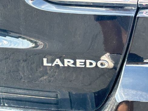 Used 2021 Jeep Grand Cherokee Laredo AWD/4WD image 4