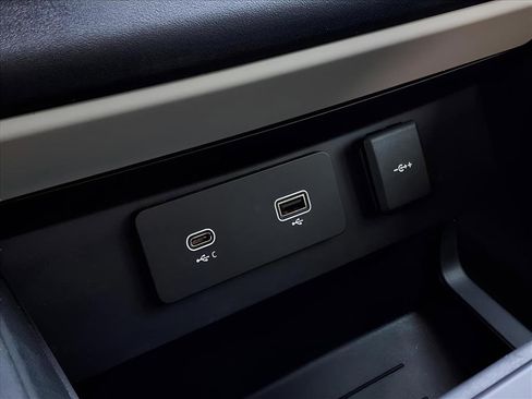 Used 2020 Land Rover Defender 110 S image 23