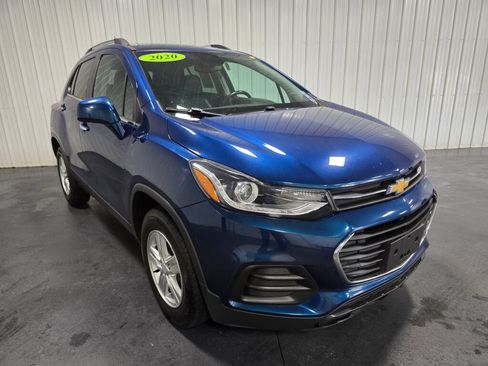 Used 2020 Chevrolet Trax LT w/ LT Convenience Package AWD/4WD image 2