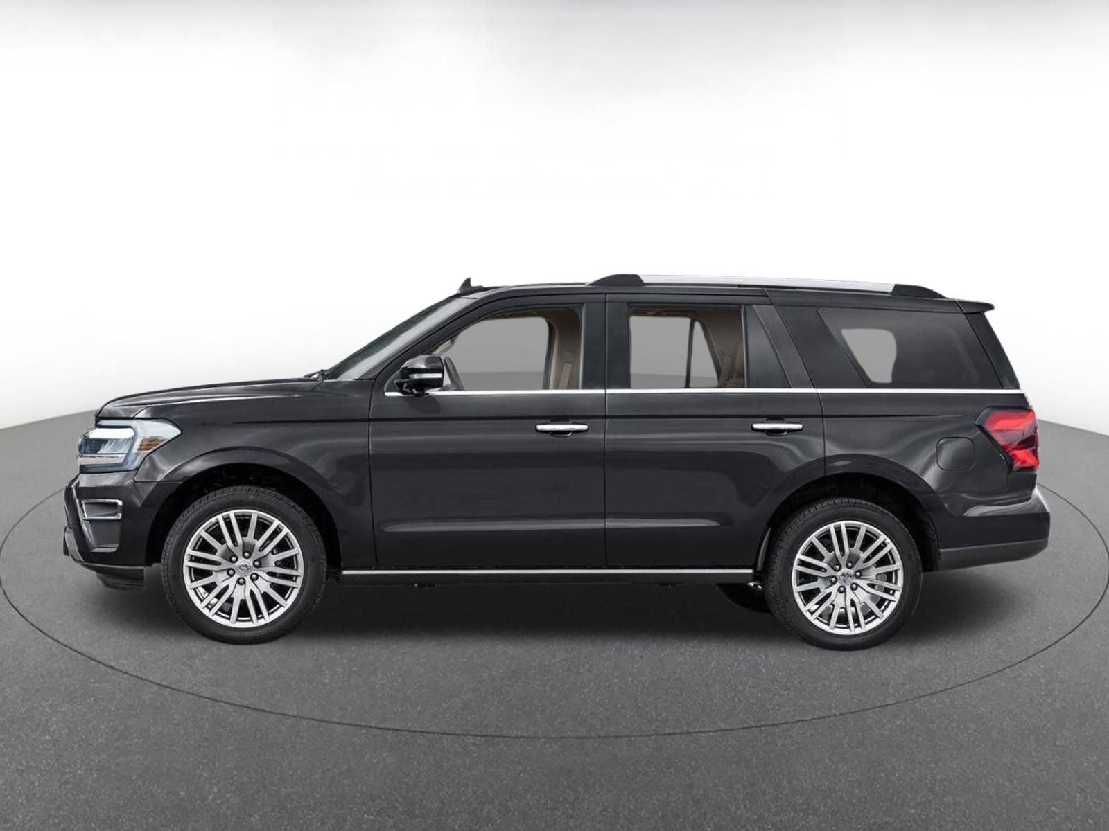 Used 2024 Ford Expedition Limited AWD/4WD image 3