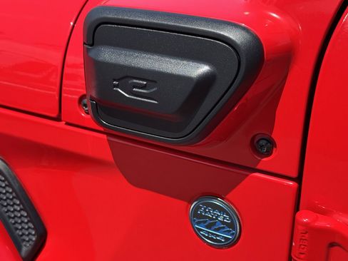 Used 2024 Jeep Wrangler Unlimited AWD/4WD image 5