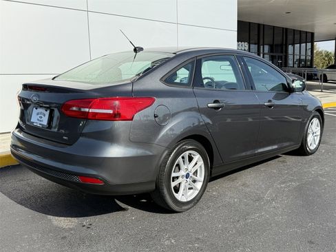 Used 2018 Ford Focus SE image 4