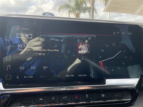 Used 2024 GMC Sierra 1500 SLT image 13