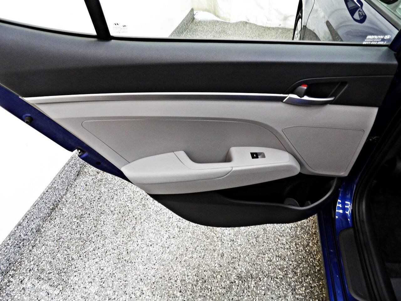 Used 2019 Hyundai Elantra SE FWD image 9