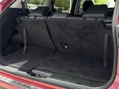 Used 2023 Toyota Highlander XLE image 33