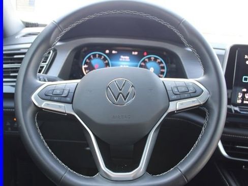 Used 2025 Volkswagen Atlas Cross Sport SE w/ Panoramic Sunroof Package image 31