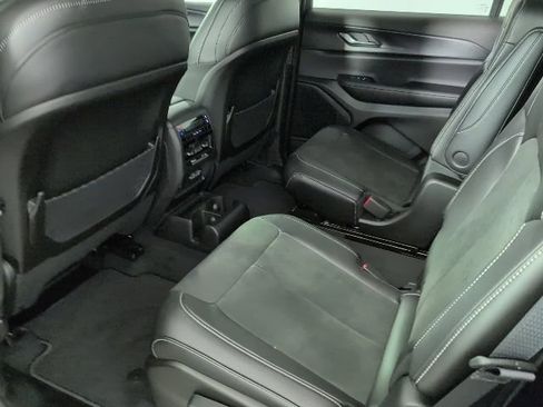 New 2025 Jeep Grand Cherokee L Altitude image 10