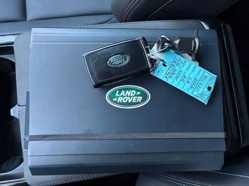 Used 2026 Land Rover Range Rover Velar Dynamic SE AWD/4WD image 33