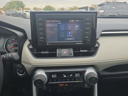Used 2021 Toyota RAV4 XLE Premium image 20