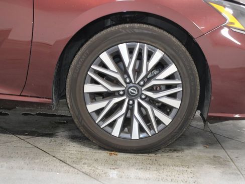 Used 2024 Nissan Altima 2.5 SV image 13