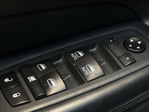 Used 2020 Jeep Grand Cherokee Altitude AWD/4WD image 19