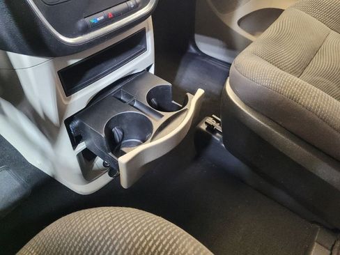 Used 2020 Dodge Grand Caravan SE image 26