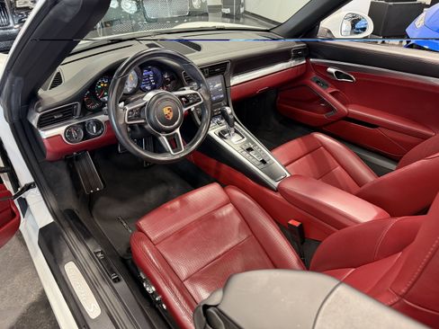 Used 2018 Porsche 911 Carrera S RWD image 9
