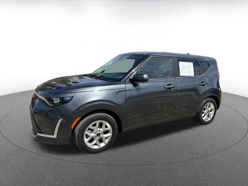 Used 2025 Kia Soul LX w/ LX Technology Package FWD image 4