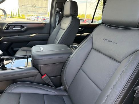 New 2026 GMC Yukon Denali w/ Sun & Power Step Package AWD/4WD image 17