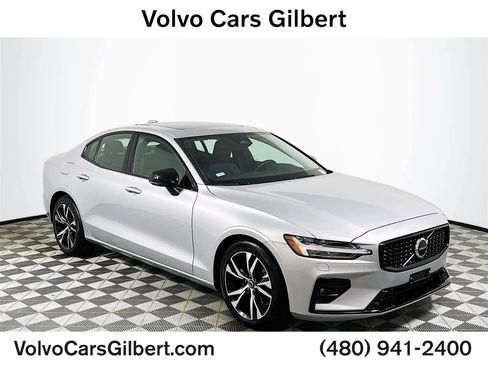 Used 2025 Volvo S60 B5 Core image 1