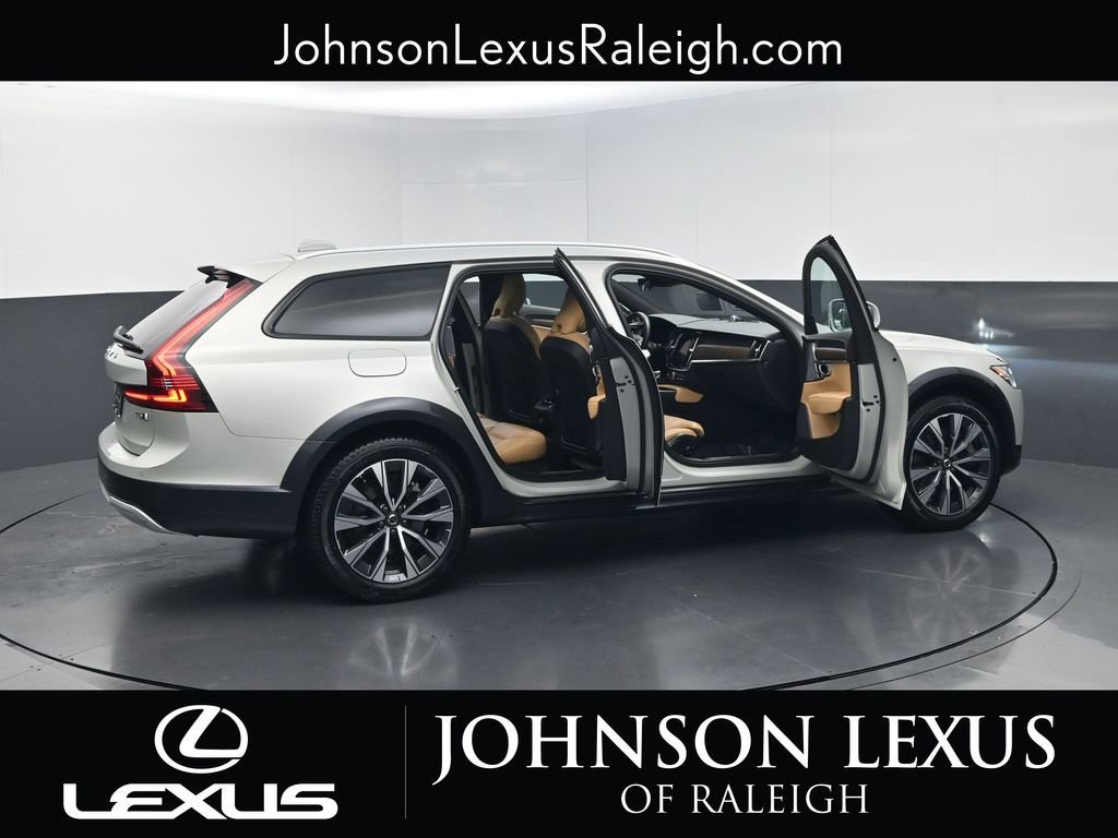 Used 2021 Volvo V90 T6 Cross Country AWD/4WD image 27