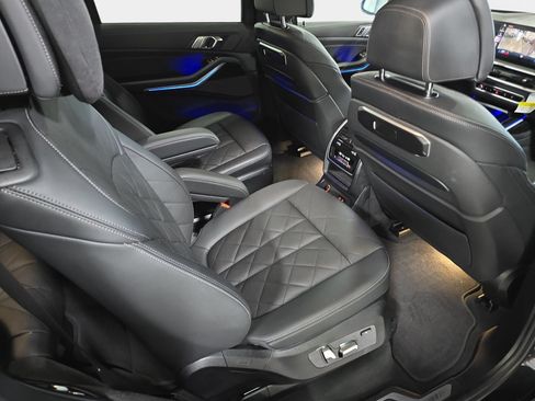 Used 2023 BMW X7 xDrive40i w/ M Sport Package AWD/4WD image 11