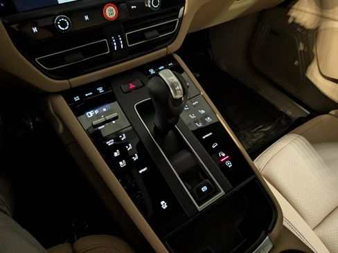 New 2026 Porsche Macan image 40