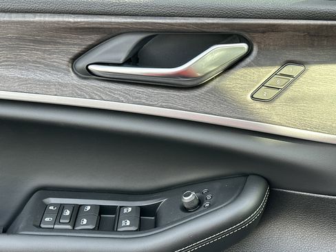 New 2026 Jeep Grand Cherokee Limited AWD/4WD image 12