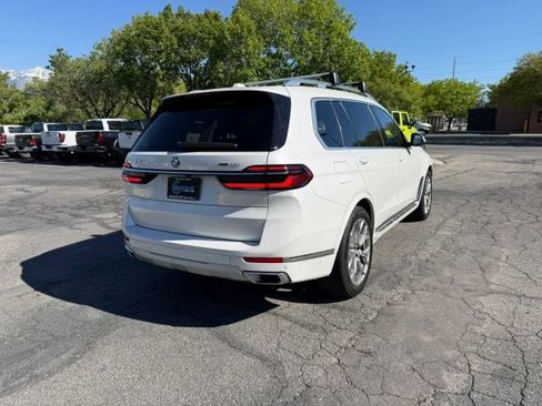 Used 2024 BMW X7 xDrive40i w/ Premium Package AWD/4WD image 5