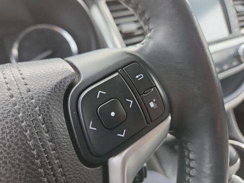 Used 2016 Toyota Highlander Limited image 30