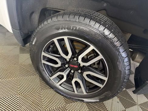 Used 2022 GMC Sierra 1500 AT4 w/ AT4 Premium Package image 10