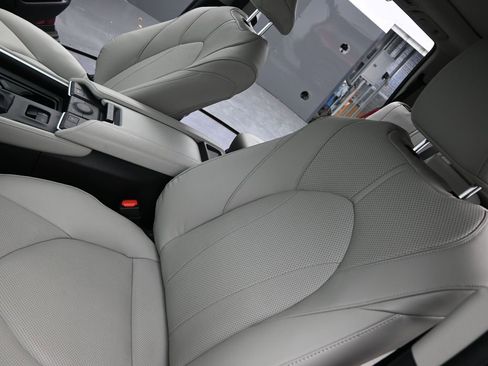 Used 2025 Toyota Grand Highlander AWD Hybrid image 9