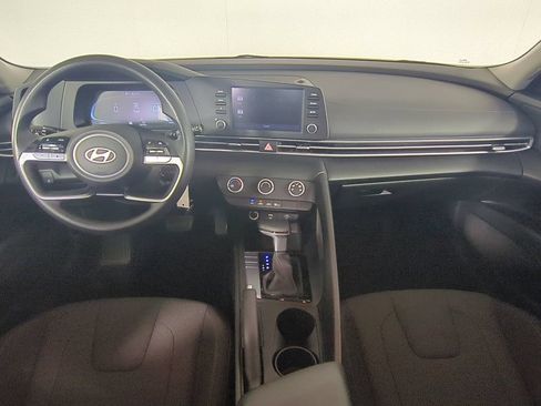Used 2024 Hyundai Elantra SE FWD image 16