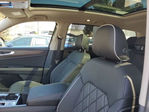 Certified 2025 Volkswagen Atlas SEL Premium R-Line image 16